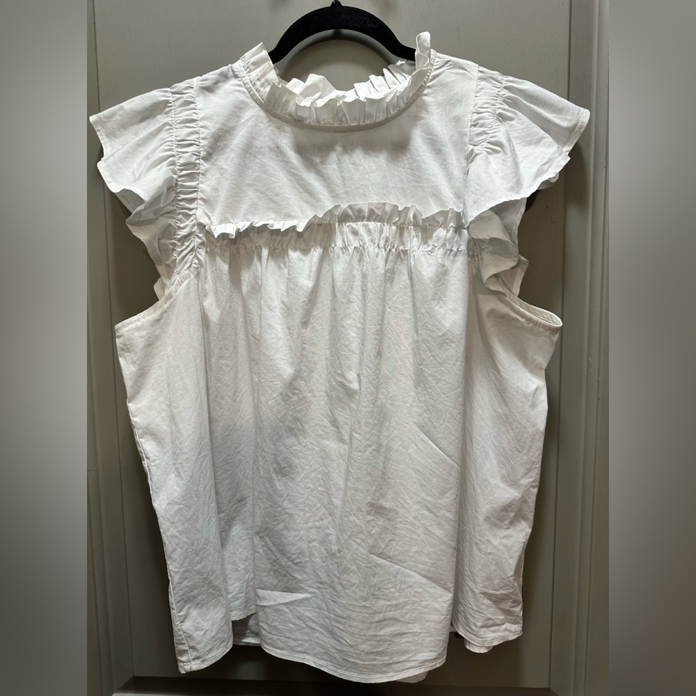 Crown & Ivy Size XL White Pullover Ruffled Blouse EUC